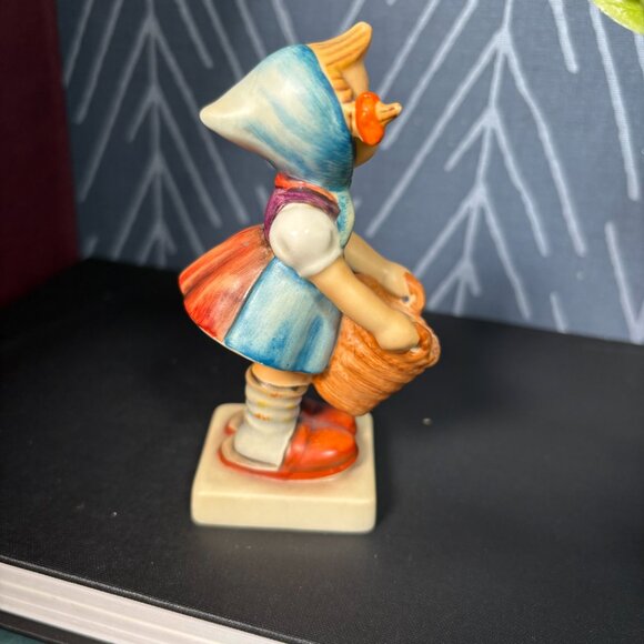 Vintage Hummel Little Helper Figurine TMK6 Goebel Girl with Basket 1980s - Picture 5 of 14
